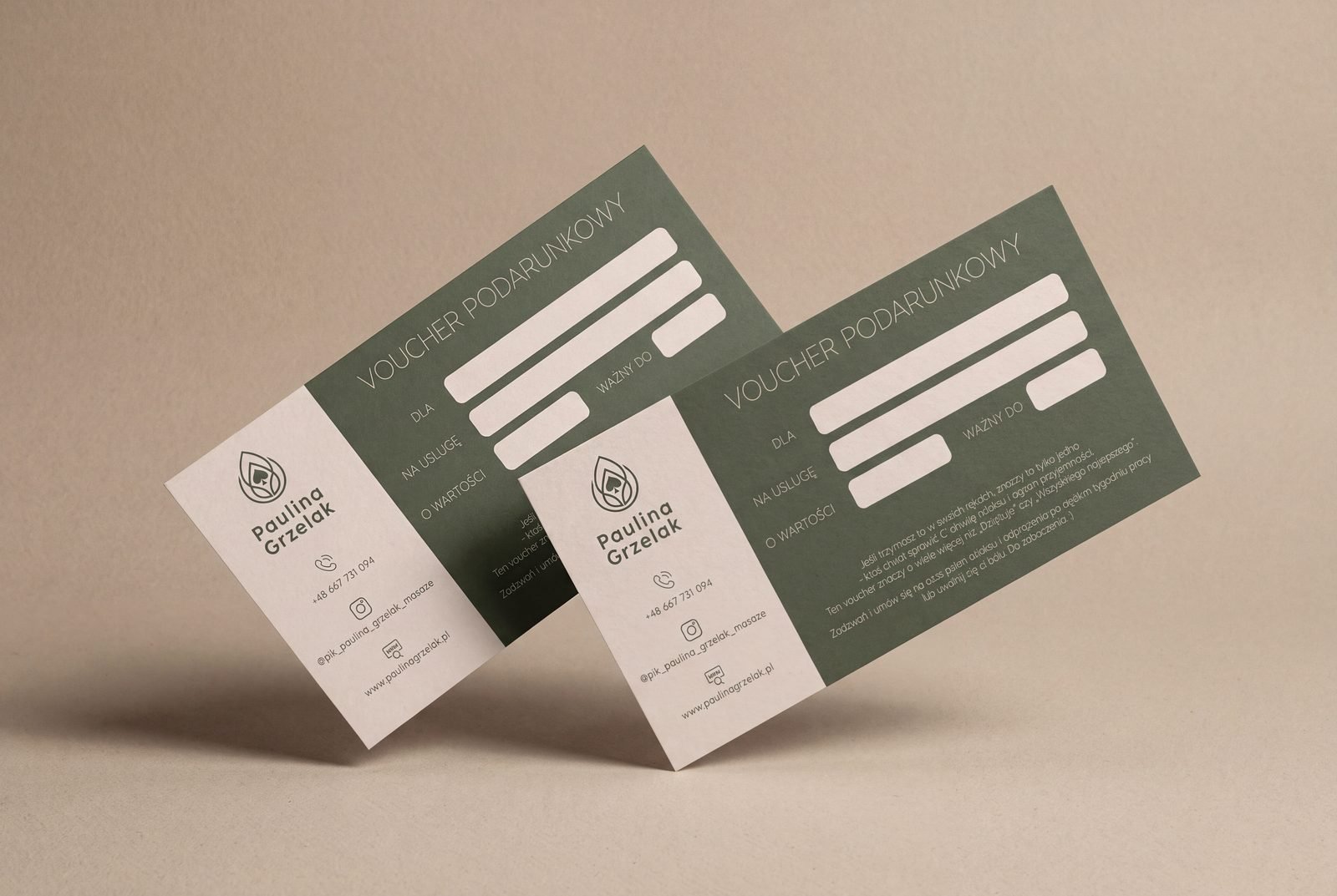 Voucher podarunkowy PiK Paulina Grzelak - kremowo-oliwkowa karta z polami: dla, na usługę, o wartości, ważny do